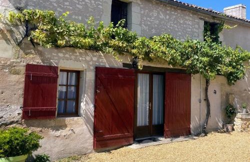 Vaudelnay Casa | Gîte charmant en tuffeau près de Saumur avec terrasse, poêle à bois et grandes commodités - FR-1-622-64