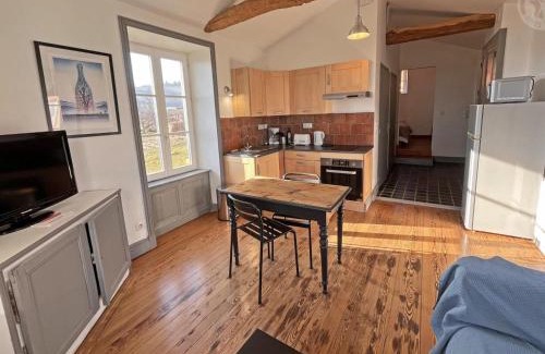 Saint-Andre-dʼApchon Casa | Gîte charmant avec piscine, jardin, et produits fermiers à Saint-André-d'Apchon - FR-1-496-142