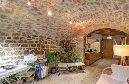 Montarcher Casa | Gîte confortable avec jardin, cheminée, et wifi à Montarcher - FR-1-496-11