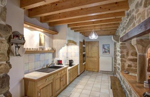 Montarcher Casa | Gîte confortable avec jardin, cheminée, et wifi à Montarcher - FR-1-496-11