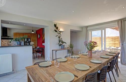 Chevrieres Casa | Gîte confortable pour 12 avec jardin privé et spa en Auvergne-Rhône-Alpes - FR-1-496-354