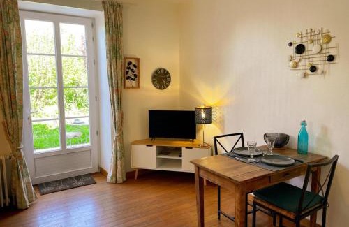 Saint-Claude-de-Diray Casa | Gîte cosy avec terrasse privative, parking et WiFi - FR-1-491-443
