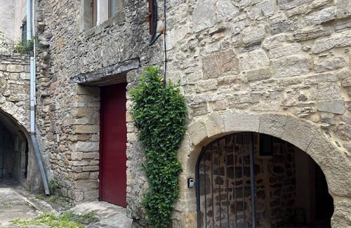 Villemagne-l'Argentiere Cabaña | Maison + Gîte de la Riviere, beautiful village house