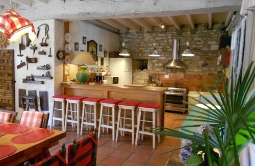 Haut-de-Bosdarros Casa | Gîte de caractère, 16 pers, countryside, private pool.