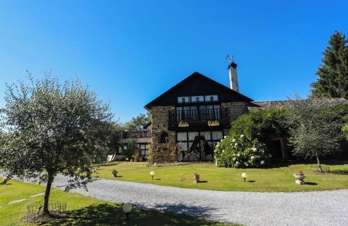Haut-de-Bosdarros Casa | Gîte de caractère, 16 pers, countryside, private pool.