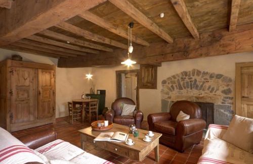 Saint-Just-la-Pendue Casa | Gîte de charme avec spa, sauna et jardin pour 12 personnes - FR-1-496-54