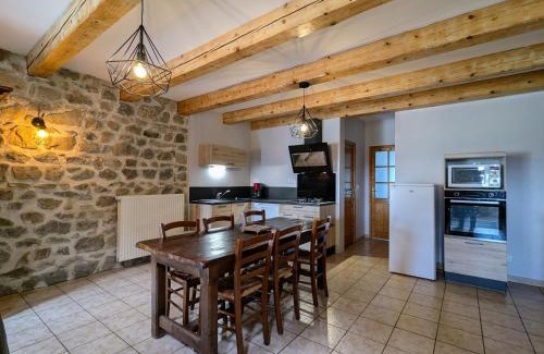 Saint-Romain-Lachalm Casa | Gîte de charme en campagne, 5-8 pers., cheminée, nature, proche Pilat, activités à proximité - FR-1-582-269