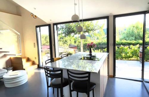 Peaugres Villa | Gîte de charme 5 étoiles pour couple avec sauna et jacuzzi extérieurs privatifs