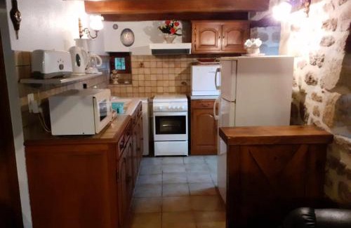 Saint-Cirgues-la-Loutre Apartamento | Gîte de France à Saint-Cirgues-la-Loutre 3 épis - Gîte de France 2 personnes MAE-0054