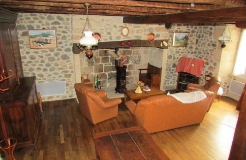 Rilhac-Xaintrie Apartamento | Gîte de France à Rilhac Xaintrie 2 épis - Gîte de France 4 personnes MAE-9914