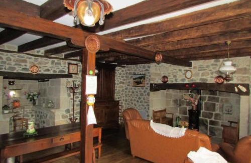Rilhac-Xaintrie Apartamento | Gîte de France à Rilhac Xaintrie 2 épis - Gîte de France 4 personnes MAE-9914