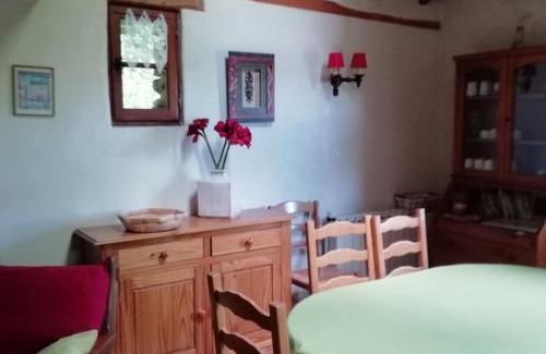Saint-Frezal-de-Ventalon Casa | Gîte de la foun del pous