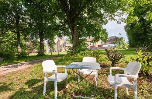 Saint-Geoire-en-Valdaine Apartamento | Gîte du Château St Geoire Véronique