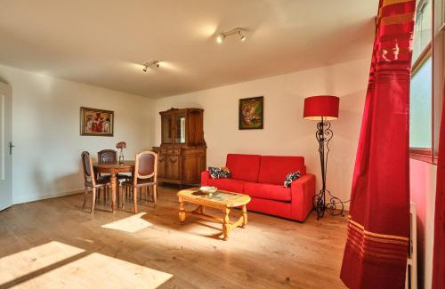 Saint-Geoire-en-Valdaine Apartamento | Gîte du Château St Geoire Véronique