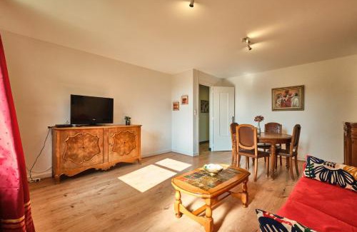 Saint-Geoire-en-Valdaine Apartamento | Gîte du Château St Geoire Véronique