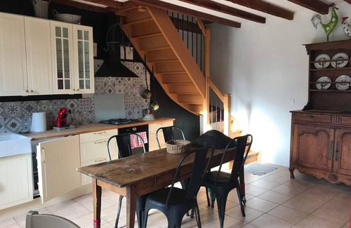 Saint-Martin-de-Sanzay Casa | Gîte du Bois de Sanzay , Piscine, Animaux Domestiques Acceptés