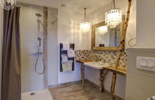 Champoly Casa | Gîte en bois avec piscine naturelle, 3 chambres avec terrasses privatives - FR-1-496-258