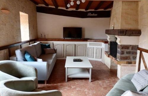 Moitron-sur-Sarthe Casa | Gîte en campagne rénové avec cheminée, grands jardins, WiFi, près d'un village médiéval. - FR-1-410-334