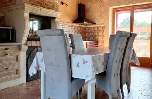 Moitron-sur-Sarthe Casa | Gîte en campagne rénové avec cheminée, grands jardins, WiFi, près d'un village médiéval. - FR-1-410-334
