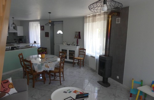 Noyant-la-Plaine Casa | Gîte Entre La Maine et La Loire, pets welcome.