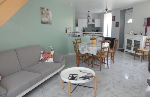 Noyant-la-Plaine Casa | Gîte Entre La Maine et La Loire, pets welcome.