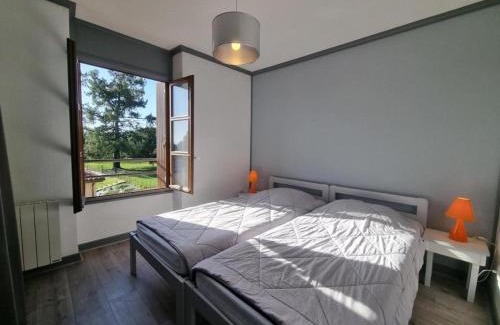Saint-Andre-dʼApchon Casa | Gîte familial avec dortoir, proche parc à St-André-d'Apchon - FR-1-496-365