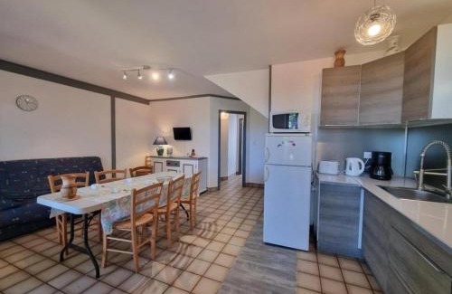 Saint-Andre-dʼApchon Casa | Gîte familial avec dortoir, proche parc à St-André-d'Apchon - FR-1-496-365