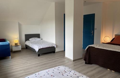 Sauvagny Casa | Gîte familial à la ferme avec terrasse - chevaux, poneys, proche Montluçon et thermes Néris les Bains - FR-1-489-430