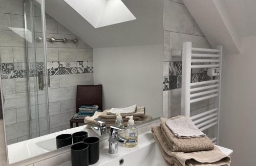 Sauvagny Casa | Gîte familial à la ferme avec terrasse - chevaux, poneys, proche Montluçon et thermes Néris les Bains - FR-1-489-430