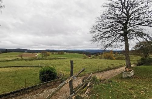 Riotord Casa | Gîte Familial à Riotord avec Jardin et Aire de Jeux - FR-1-582-292