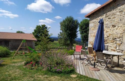 Riotord Casa | Gîte Familial à Riotord avec Jardin et Aire de Jeux - FR-1-582-292