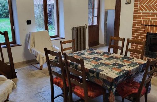 Rosnay Casa | Gîte familial au cœur du parc de La Brenne avec étang privé, cheminée, Wi-Fi et animaux acceptés - FR-1-591-377