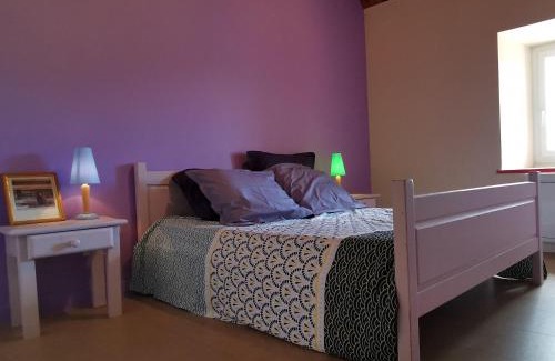 Mezeres Casa | Gîte familial avec cour, ping-pong, proche Lyon et Clermont-Ferrand - FR-1-582-330