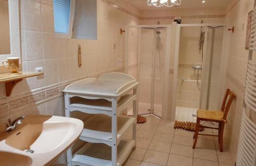 Viville Casa | Gîte familial avec jardin, cheminée et équipements bébé – Bellevigne, Charente - FR-1-653-149