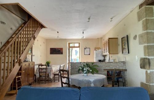 Souvigny Casa | Gîte familial avec piscine, loisirs et nature près de Souvigny - FR-1-489-231