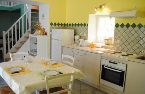 Lentigny Casa | Gîte familial calme avec jardin, terrasse, équipements modernes et jeux pour enfants à Lentigny - FR-1-496-129