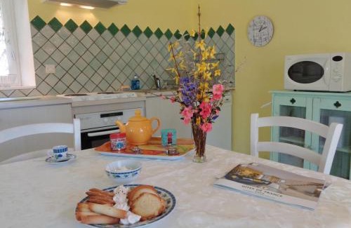 Lentigny Casa | Gîte familial calme avec jardin, terrasse, équipements modernes et jeux pour enfants à Lentigny - FR-1-496-129