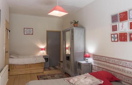 Souvigny Casa | Gîte familial en ferme équestre avec piscine, nature et confort à Souvigny - FR-1-489-466