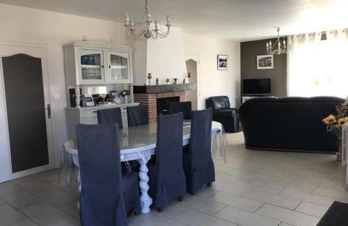 Dhuizon Casa | Gîte familial en Sologne : jardin, équipements enfants, vélos, proche Châteaux de la Loire - FR-1-491-348