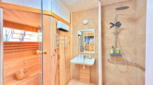 Les Roches-l'Eveque Casa | Gîte familial Détente entre Loir et coteau, spa-sauna, acc pmr