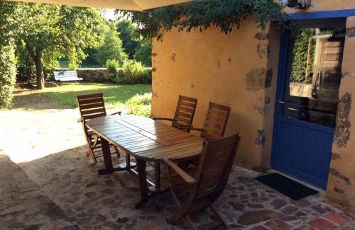 Chemire-en-Charnie Casa | Gîte familial restauré en pleine nature avec terrasse, proche forêt, idéal pour groupes et PMR - FR-1-410-255