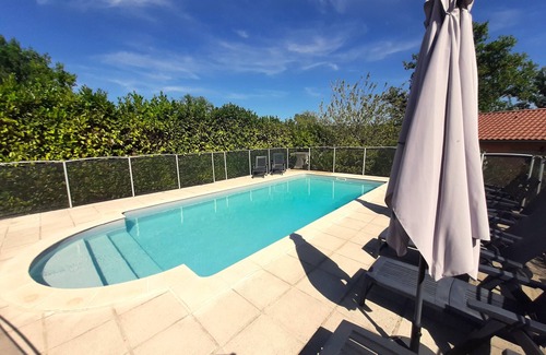 Cenac-et-Saint-Julien Apartamento | Gîte Forêt. Piscine, Terrasse à L'orée des Bois et Situation Idéale 🌿