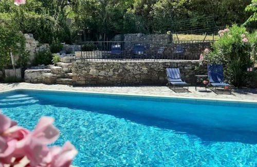 Saint-Andre-de-Roquepertuis Casa | Gîte Roses
