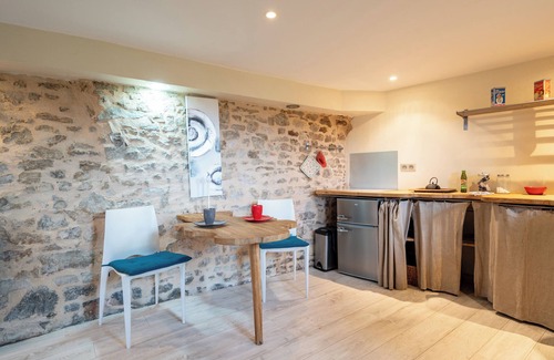 Sainte-Suzanne-and-Chammes Casa | Gîte La Poterne – Wifi - Terrasse