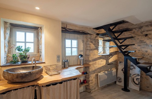 Sainte-Suzanne-and-Chammes Casa | Gîte La Poterne – Wifi - Terrasse