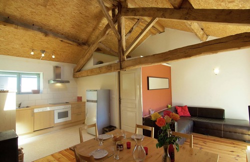 Saint-Leonard-de-Noblat Cabaña | Casa rural atmosférica con gran terraza