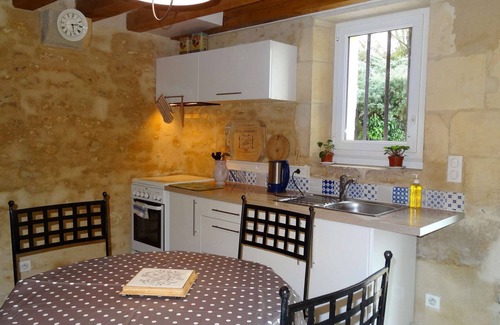 Saint-Eloi Cabaña | Le Pigeonnier de Gondière-Gîte-Romántico-Habitación con desagüe-Vista al Jardín