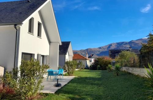Argeles Gazost Casa | Gîte l'angélique Fleurs des Pyrénées