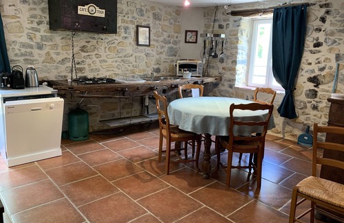 Saint-Alban-sous-Sampzon Cabaña | Casa rural "Magnanerie" en Grospierres cerca de Vallon pont d'arc en Ardèche