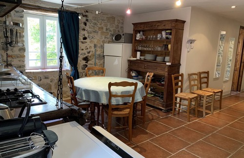 Saint-Alban-sous-Sampzon Cabaña | Casa rural "Magnanerie" en Grospierres cerca de Vallon pont d'arc en Ardèche